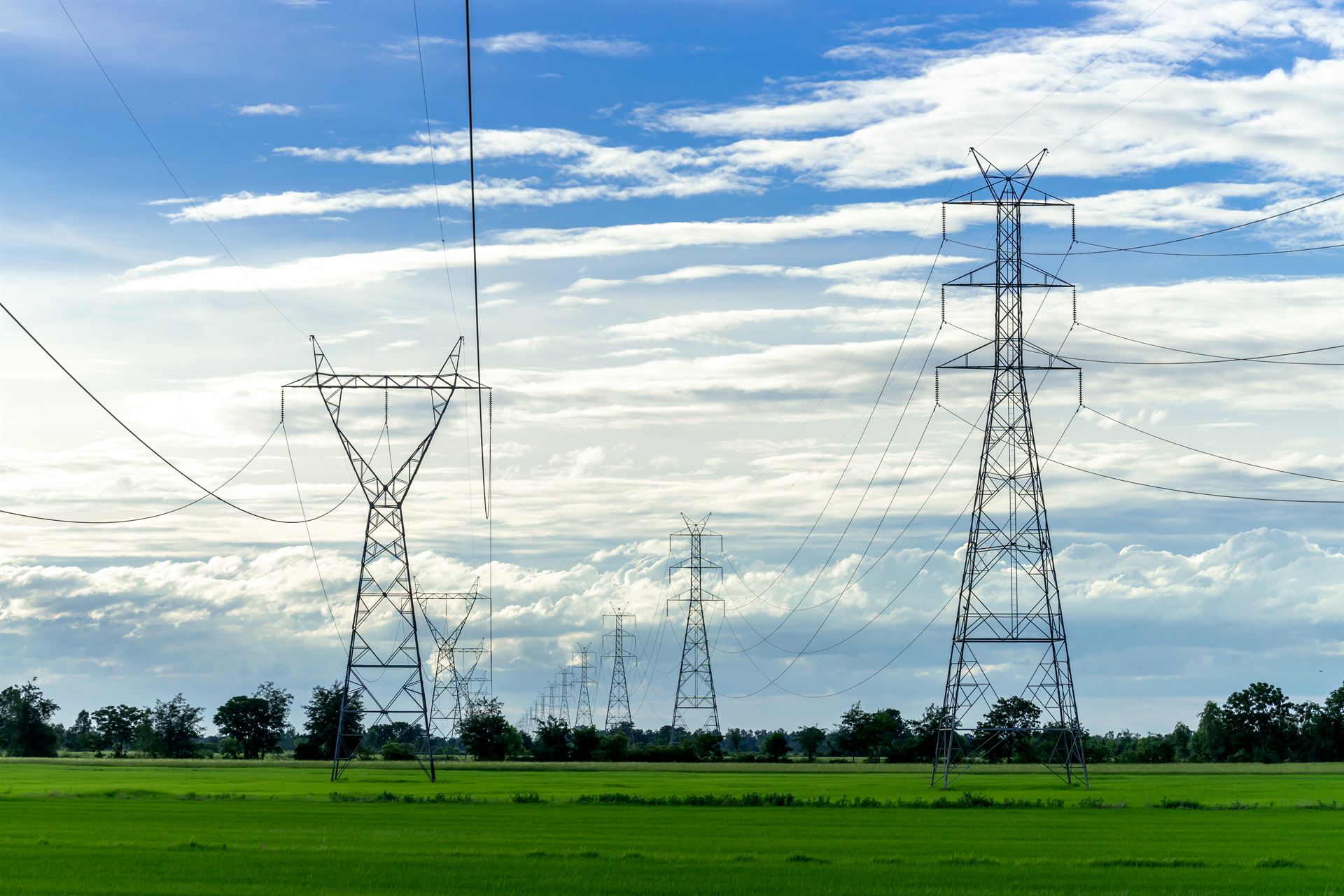 High voltage transmission lines